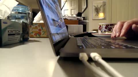 Snapshot of mmythmaker chatting on April 10, 9:47 am mmythmaker online show from April 10, 9:47 am