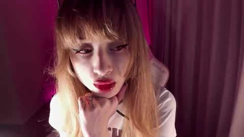 Snapshot of mnepohhh chatting on December 3, 1:53 pm mnepohhh online show from December 3, 1:53 pm