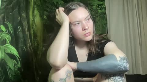 Snapshot of mo0n_goddess chatting on January 14, 5:08 am Misty online show from January 14, 5:08 am