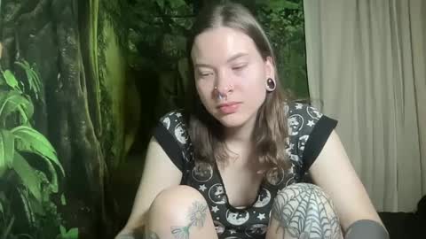 Snapshot of mo0n_goddess chatting on January 18, 4:48 am Misty online show from January 18, 4:48 am