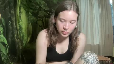 Snapshot of mo0n_goddess chatting on February 11, 1:31 am Misty online show from February 11, 1:31 am