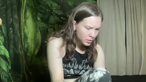 Snapshot of mo0n_goddess chatting on February 13, 2:23 am Misty online show from February 13, 2:23 am