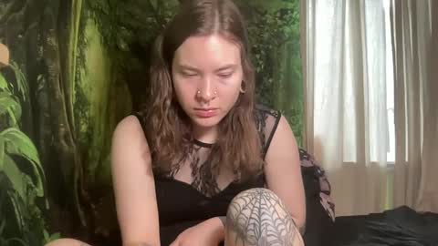 Snapshot of mo0n_goddess chatting on February 22, 12:27 am Misty online show from February 22, 12:27 am