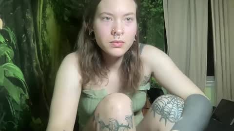 Snapshot of mo0n_goddess chatting on February 25, 3:52 am Misty online show from February 25, 3:52 am