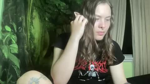 Snapshot of mo0n_goddess chatting on November 3, 4:14 am Misty online show from November 3, 4:14 am