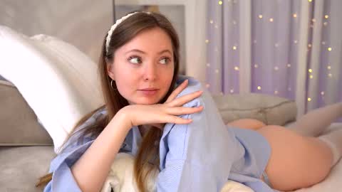 moan_elisa online show from March 2, 7:15 am