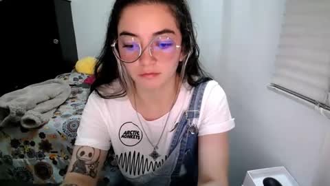 Snapshot of mocca_117 chatting on December 16, 1:32 am Sam online show from December 16, 1:32 am