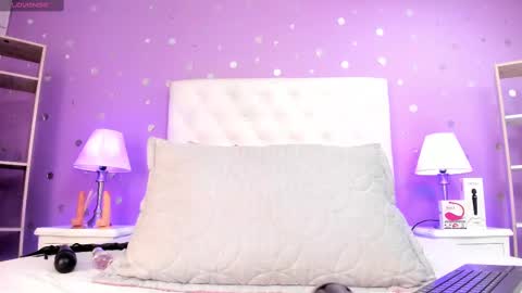 Snapshot of models_sophia chatting on September 12, 7:58 pm Sophia online show from September 12, 7:58 pm