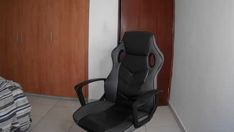 Snapshot of modexusparty chatting on January 6, 8:07 pm modexusparty online show from January 6, 8:07 pm