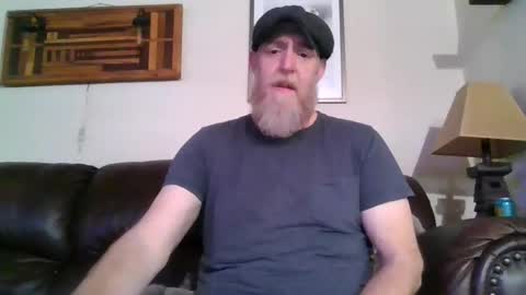 Snapshot of moeblick chatting on December 3, 5:45 pm moeblick online show from December 3, 5:45 pm