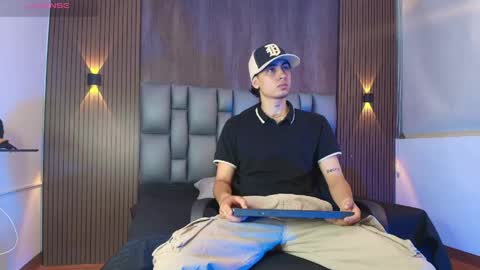 mohamed_malik online show from May 7, 12:32 pm