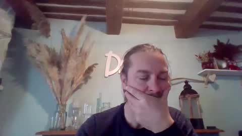 Snapshot of moi9876543210 chatting on January 27, 1:09 pm Julien online show from January 27, 1:09 pm