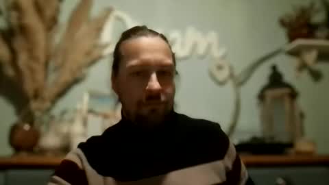 Julien online show from January 5, 8:45 pm