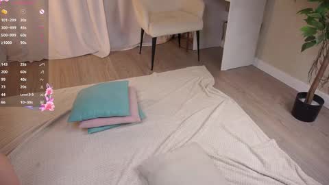 Laura online show from October 13, 1:33 pm