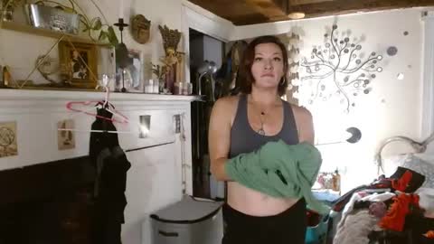 MoistKnickerChick online show from December 7, 4:31 am