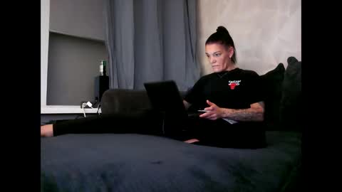 Snapshot of mokkeltje9 chatting on September 24, 7:17 pm KinkyCoupleNL online show from September 24, 7:17 pm