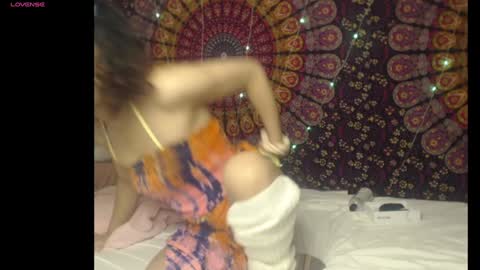 Snapshot of molli3mil3s chatting on December 10, 10:58 pm molli3mil3s online show from December 10, 10:58 pm