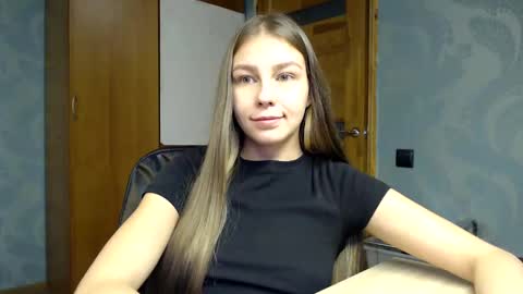 Snapshot of molli_and_tom chatting on December 5, 10:12 pm Bitcoin 1P8NuZxsaNsQTx7wJJJ7Ao1mic4nvJPVLC online show from December 5, 10:12 pm