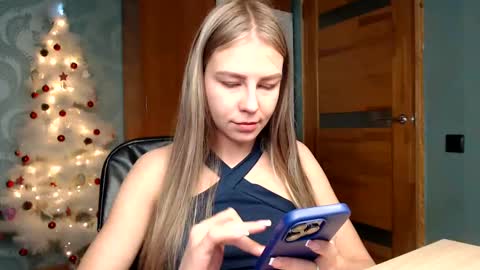 Snapshot of molli_and_tom chatting on December 25, 5:37 pm Bitcoin 1P8NuZxsaNsQTx7wJJJ7Ao1mic4nvJPVLC online show from December 25, 5:37 pm