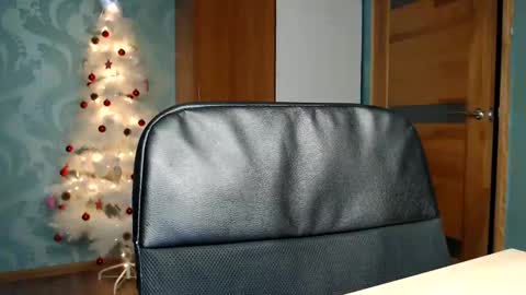 Snapshot of molli_and_tom chatting on January 10, 11:29 pm Bitcoin 1P8NuZxsaNsQTx7wJJJ7Ao1mic4nvJPVLC online show from January 10, 11:29 pm
