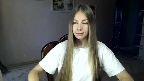 Snapshot of molli_and_tom chatting on October 5, 9:29 am Bitcoin 1P8NuZxsaNsQTx7wJJJ7Ao1mic4nvJPVLC online show from October 5, 9:29 am