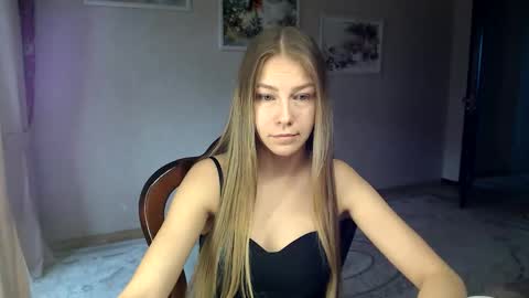Snapshot of molli_and_tom chatting on October 13, 10:37 am Bitcoin 1P8NuZxsaNsQTx7wJJJ7Ao1mic4nvJPVLC online show from October 13, 10:37 am