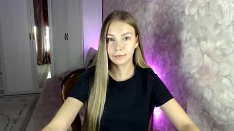 Snapshot of molli_and_tom chatting on October 15, 1:55 pm Bitcoin 1P8NuZxsaNsQTx7wJJJ7Ao1mic4nvJPVLC online show from October 15, 1:55 pm