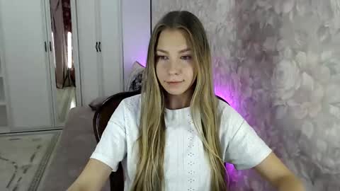 Snapshot of molli_and_tom chatting on October 18, 3:35 pm Bitcoin 1P8NuZxsaNsQTx7wJJJ7Ao1mic4nvJPVLC online show from October 18, 3:35 pm