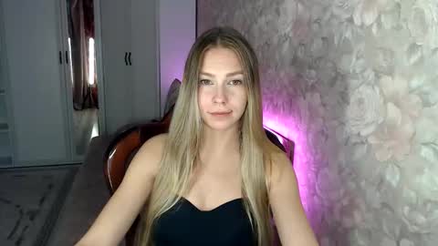 Snapshot of molli_and_tom chatting on October 22, 2:06 pm Bitcoin 1P8NuZxsaNsQTx7wJJJ7Ao1mic4nvJPVLC online show from October 22, 2:06 pm