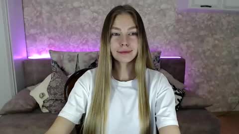 Snapshot of molli_and_tom chatting on November 27, 8:44 pm Bitcoin 1P8NuZxsaNsQTx7wJJJ7Ao1mic4nvJPVLC online show from November 27, 8:44 pm