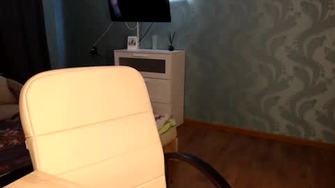 Snapshot of molli_and_tom chatting on March 24, 3:28 pm Bitcoin 1P8NuZxsaNsQTx7wJJJ7Ao1mic4nvJPVLC online show from March 24, 3:28 pm