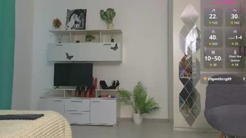 Snapshot of molliblum chatting on June 29, 1:11 pm molliblum online show from June 29, 1:11 pm