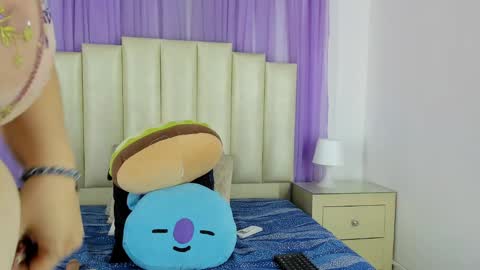 Snapshot of molliebue1 chatting on December 12, 12:12 pm Hey Guys Im Mollie online show from December 12, 12:12 pm