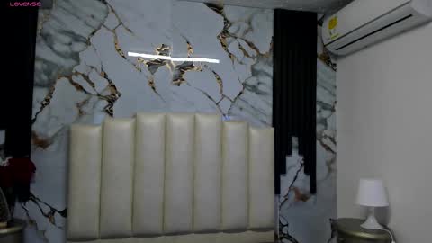 Hey Guys  Im Mollie online show from December 17, 12:11 pm