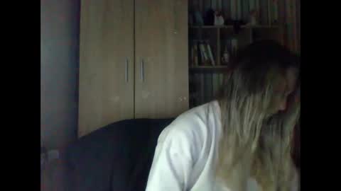 Snapshot of molly971345 chatting on February 6, 4:43 pm molly971345 online show from February 6, 4:43 pm