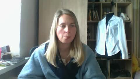 Snapshot of molly971345 chatting on March 27, 10:37 am molly971345 online show from March 27, 10:37 am