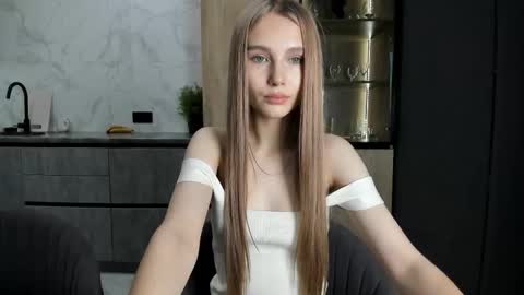 Snapshot of molly_555 chatting on October 27, 2:37 am Sima online show from October 27, 2:37 am