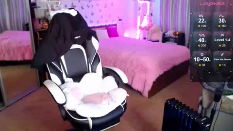 Snapshot of molly_barbie chatting on September 13, 8:14 am Molly Prvt is open online show from September 13, 8:14 am