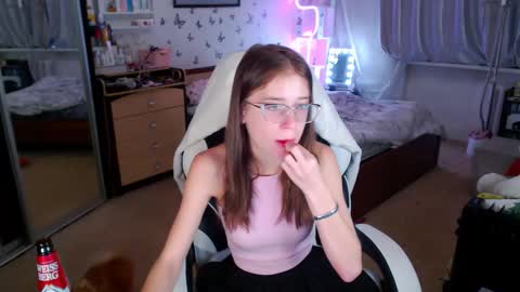 Snapshot of molly_barbie chatting on October 8, 6:00 am Molly Prvt is open online show from October 8, 6:00 am