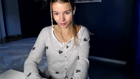 Snapshot of molly_bell chatting on January 17, 1:46 pm Molly online show from January 17, 1:46 pm