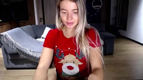 Snapshot of molly_bell chatting on December 16, 12:32 pm Molly online show from December 16, 12:32 pm