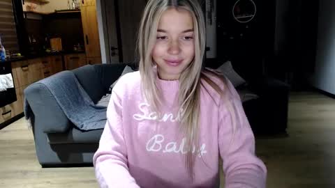 Snapshot of molly_bell chatting on January 16, 2:21 pm Molly online show from January 16, 2:21 pm