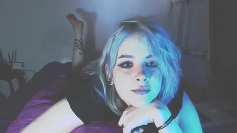 Snapshot of molly_crow chatting on December 5, 5:15 am Molly Crow online show from December 5, 5:15 am