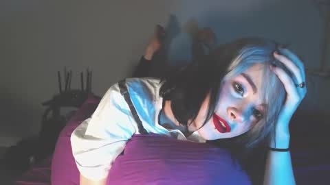 Molly Crow online show from December 8, 6:50 pm