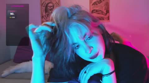 Snapshot of molly_crow chatting on December 14, 11:01 pm Molly Crow online show from December 14, 11:01 pm