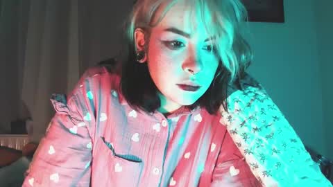 Snapshot of molly_crow chatting on December 29, 10:47 pm Molly Crow online show from December 29, 10:47 pm