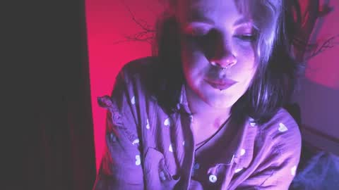 Snapshot of molly_crow chatting on January 8, 11:52 pm Molly Crow online show from January 8, 11:52 pm