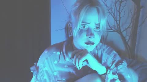 Snapshot of molly_crow chatting on January 14, 12:43 am Molly Crow online show from January 14, 12:43 am