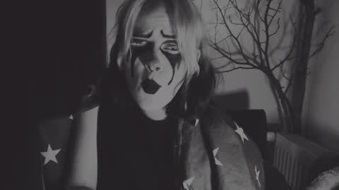 Snapshot of molly_crow chatting on January 14, 5:51 am Molly Crow online show from January 14, 5:51 am