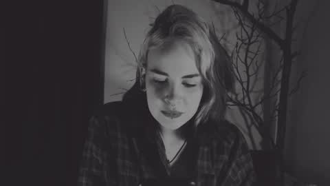 Snapshot of molly_crow chatting on January 21, 6:23 pm Molly Crow online show from January 21, 6:23 pm